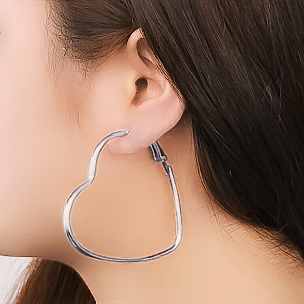 ⚜️𝟯𝟬%𝗢𝗙𝗙 𝗯𝘂𝗻𝗱𝗹𝗲𝘀 𝟯+⚜️ NEW Large Heart Hoop Earrings - Picture 9 of 15